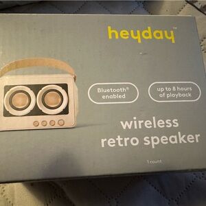 heyday Wireless Retro Speaker - Silver and Gold